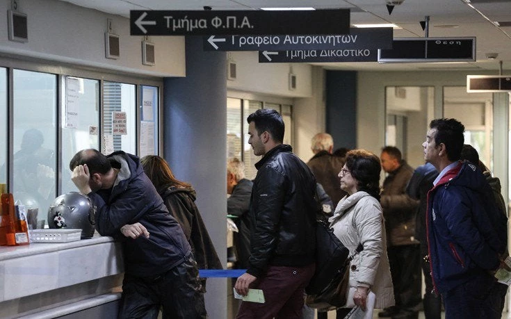 Ασφυκτικός κλοιός για τους οφειλέτες της Εφορίας -Στοχευμένες κατασχέσεις τραπεζικών καταθέσεων